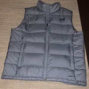 Men’s gray north face puffer 550 vest